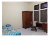 Kamar tidur ukuran 20 m2 kasur uk 160 x 200 , ac 